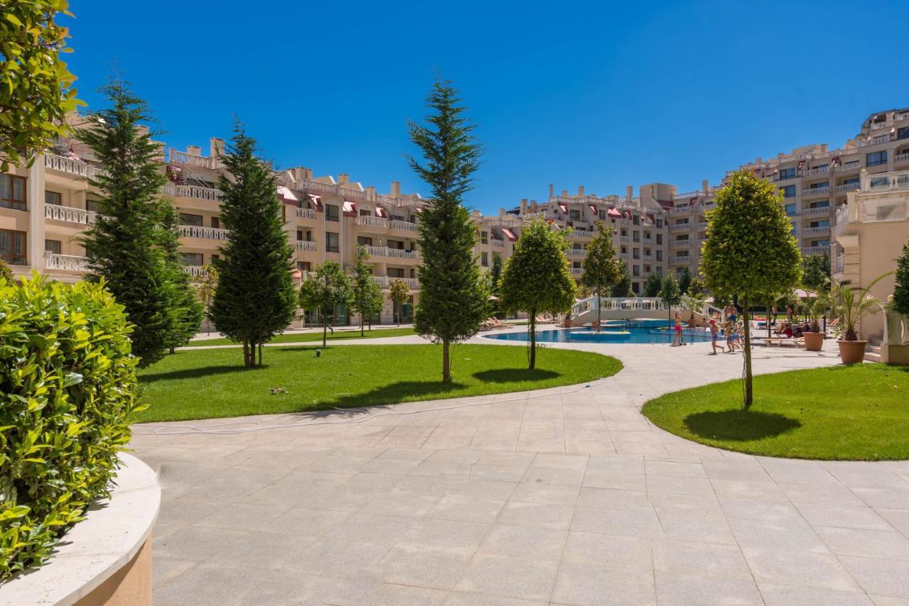 Blue Lagoon Seafront Apartments Varna Bagian luar foto