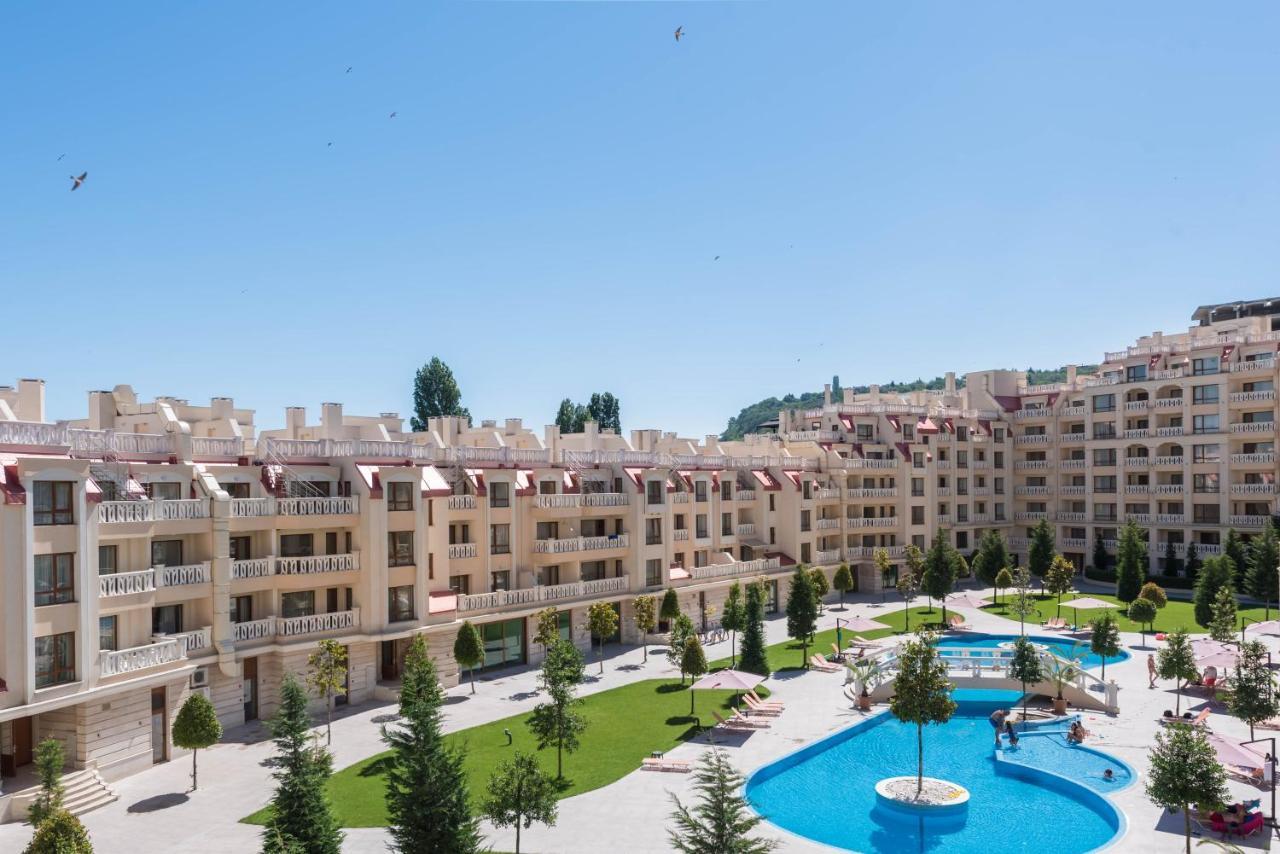 Blue Lagoon Seafront Apartments Varna Bagian luar foto