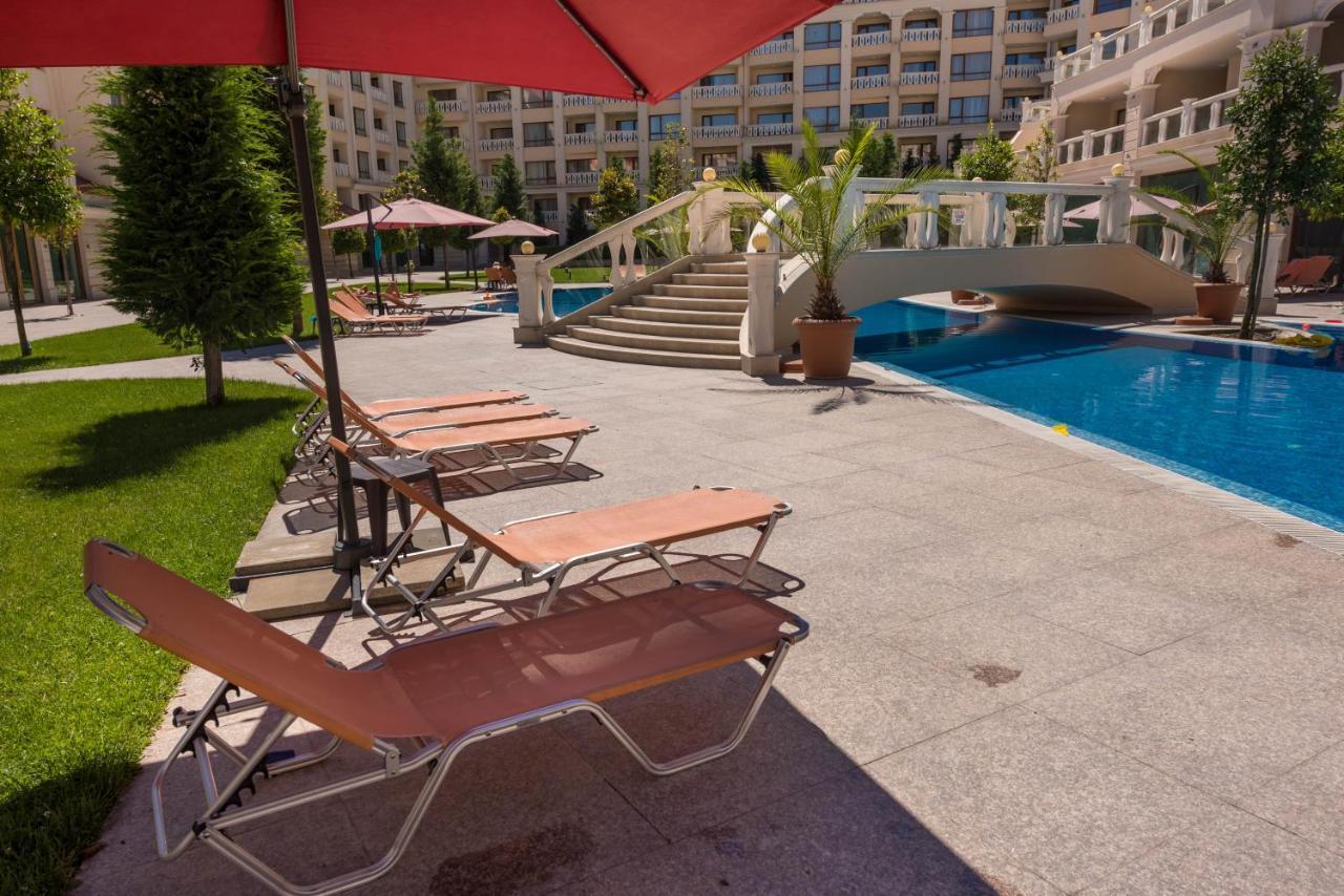 Blue Lagoon Seafront Apartments Varna Bagian luar foto