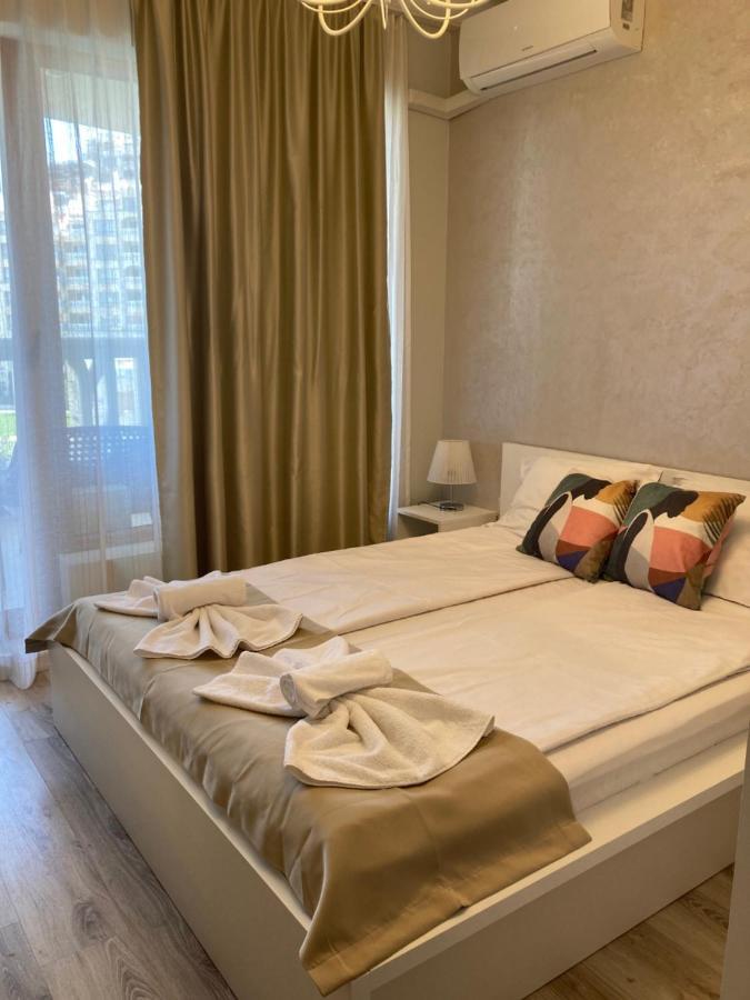 Blue Lagoon Seafront Apartments Varna Bagian luar foto