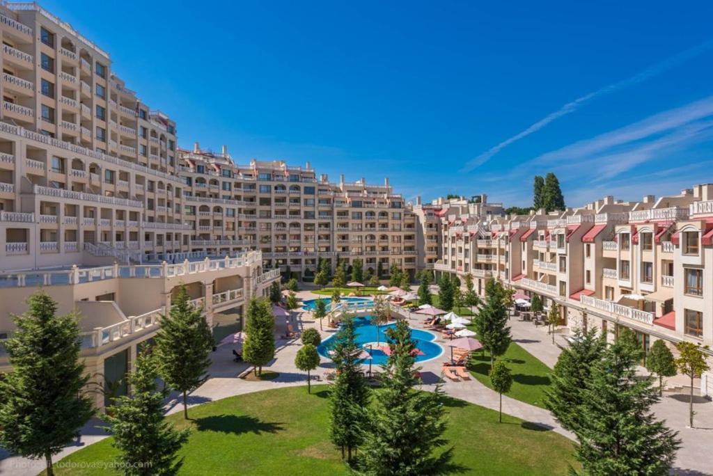 Blue Lagoon Seafront Apartments Varna Bagian luar foto