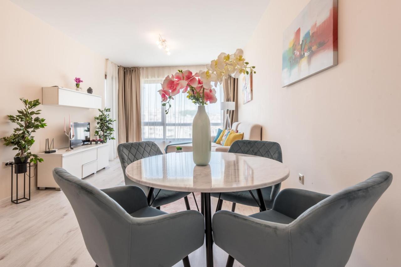 Blue Lagoon Seafront Apartments Varna Bagian luar foto