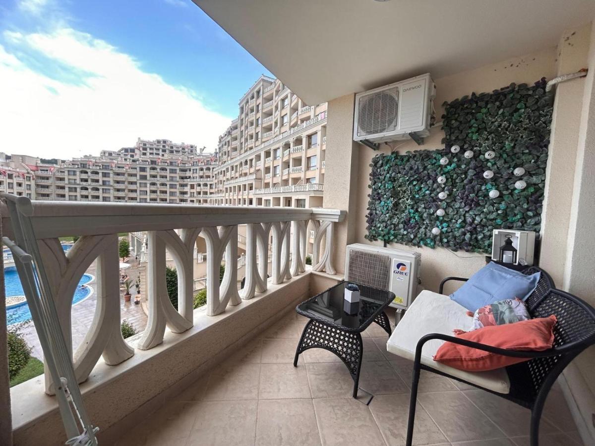 Blue Lagoon Seafront Apartments Varna Bagian luar foto