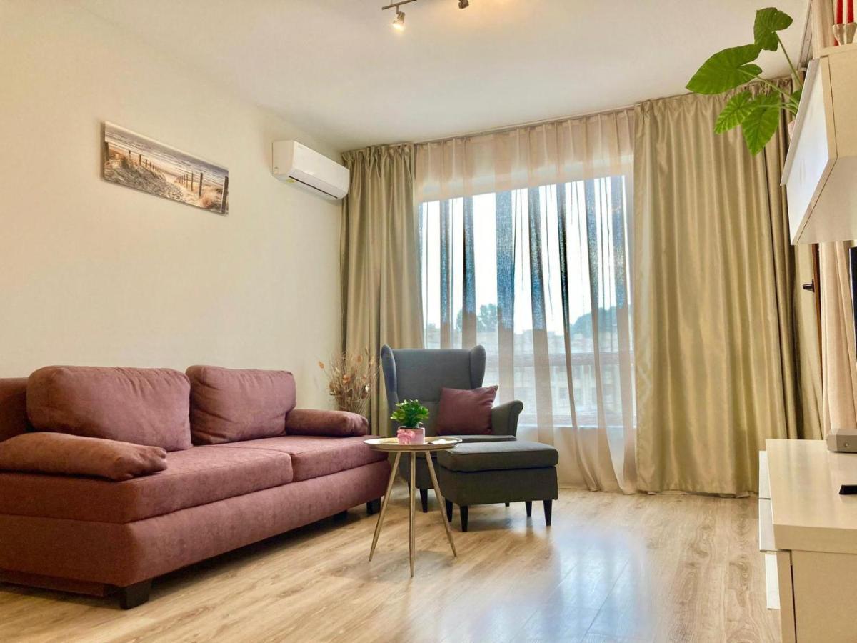 Blue Lagoon Seafront Apartments Varna Bagian luar foto
