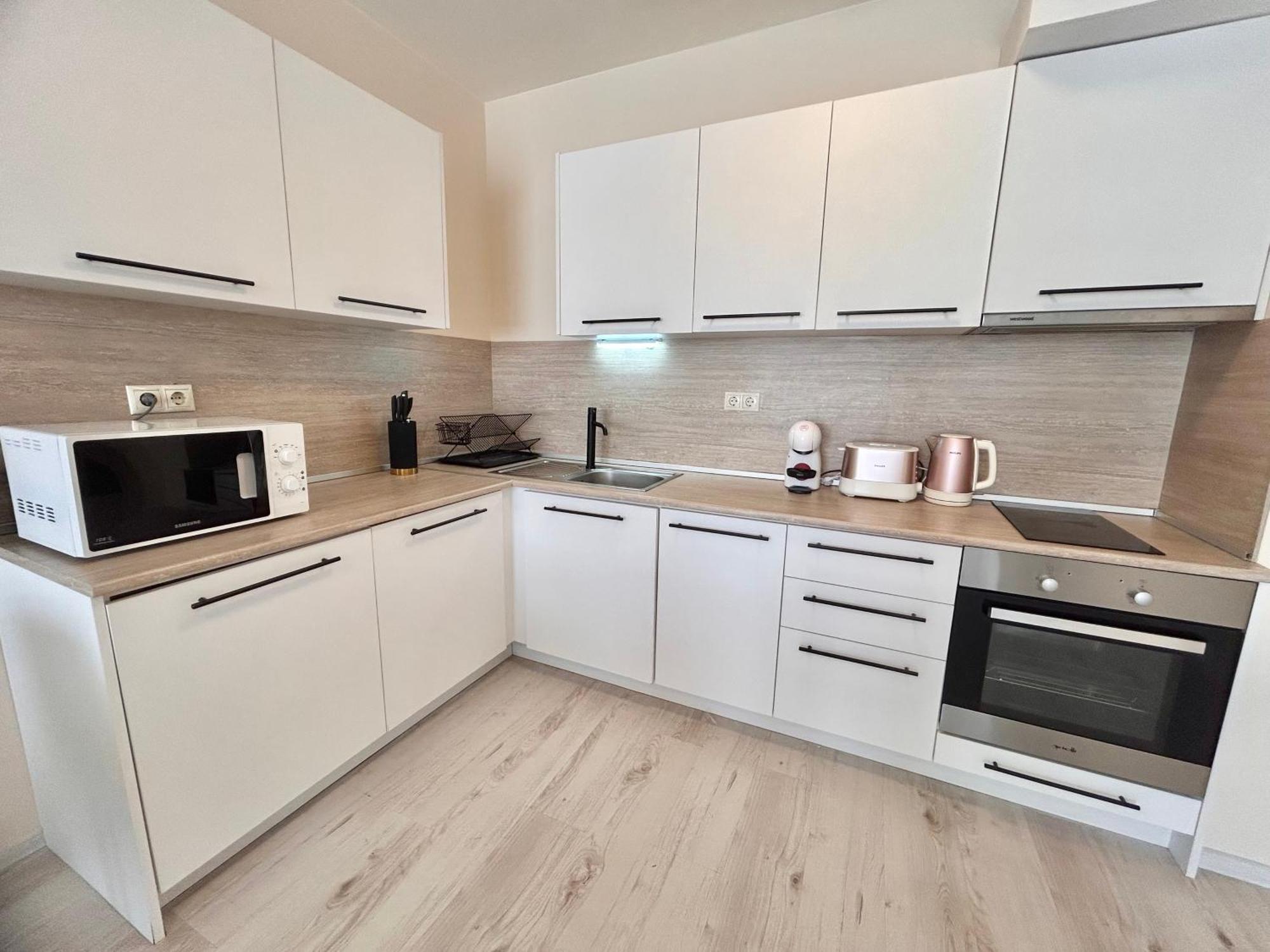 Blue Lagoon Seafront Apartments Varna Bagian luar foto