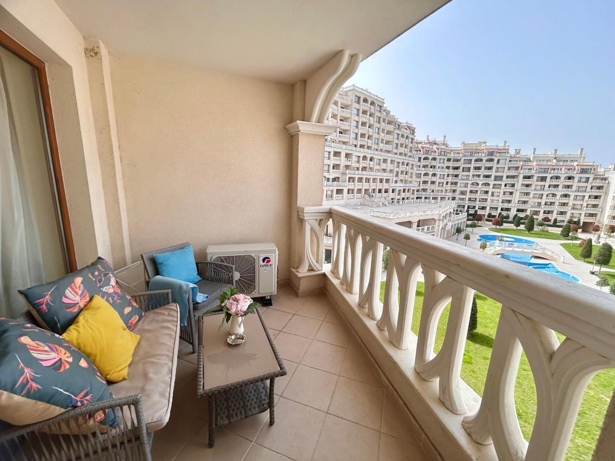 Blue Lagoon Seafront Apartments Varna Bagian luar foto