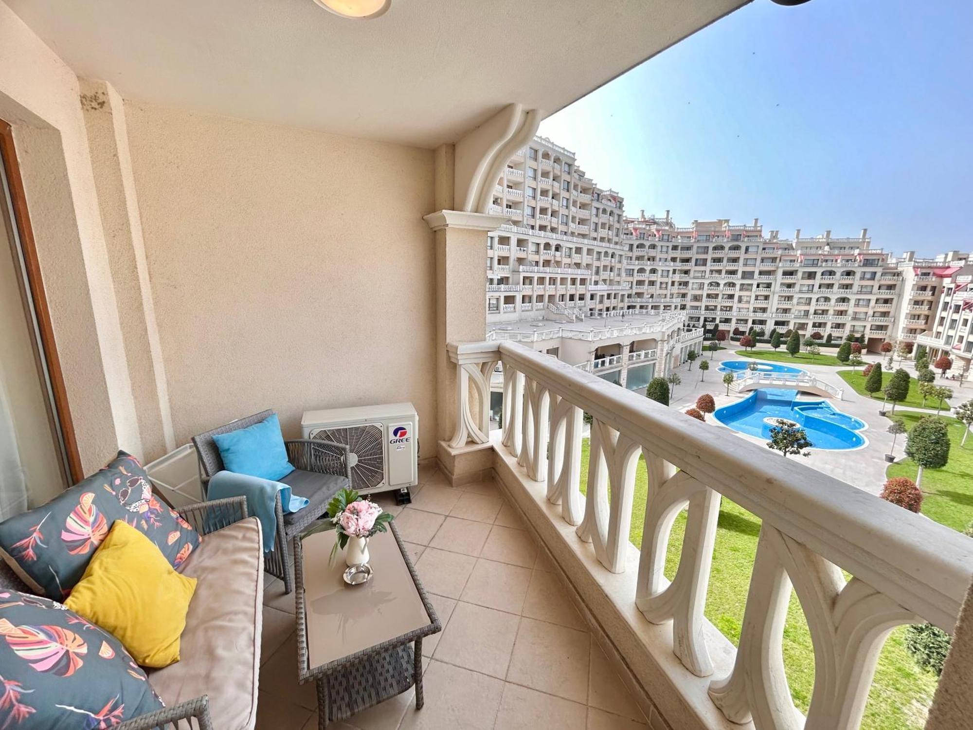 Blue Lagoon Seafront Apartments Varna Bagian luar foto